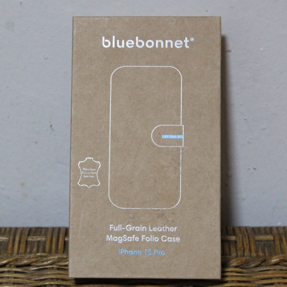 bluebonnet. Full Grain Leather MagSafe Folio Case.  iPhone 15 Pro. - Picture 3 of 6